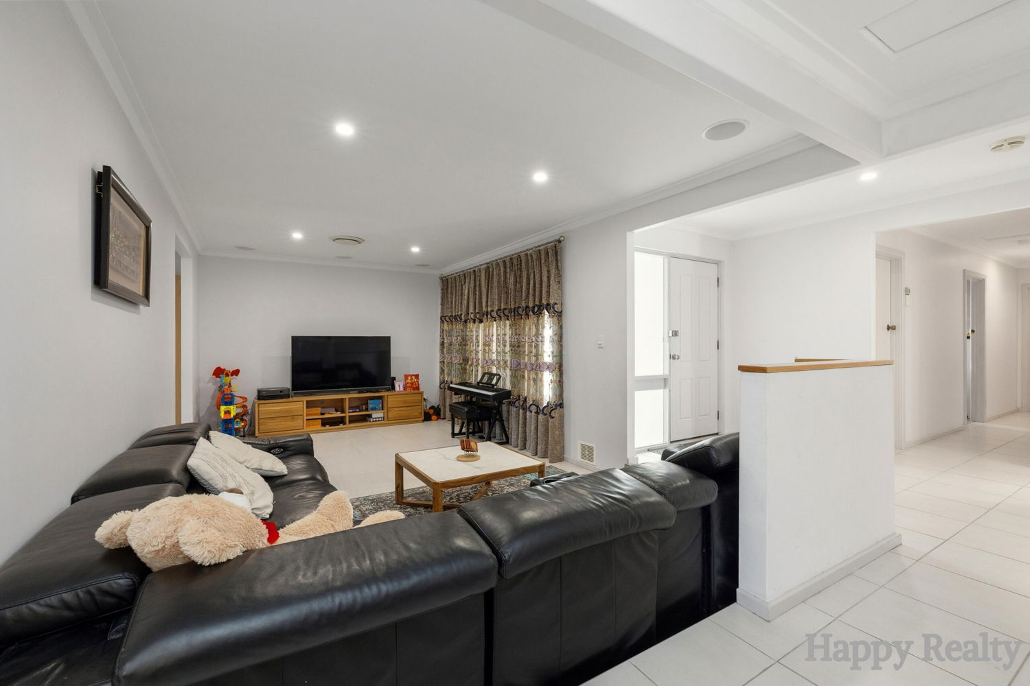 Listing image for 5 Grenadier Drive, THORNLIE  WA  6108