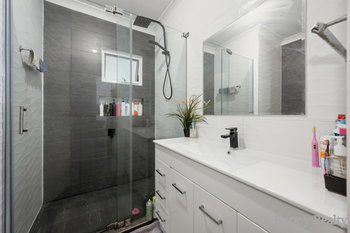 Listing image for 33 Coops Avenue, THORNLIE  WA  6108