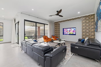 Listing image for 18 Nicholson Court, CANNING VALE  WA  6155