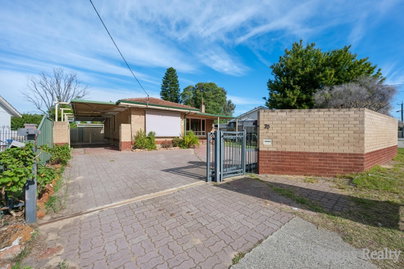 70 Spring Road, THORNLIE  WA  6108