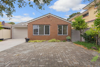 30 Lyons St