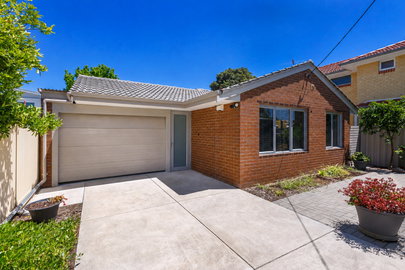 30 Lyons St