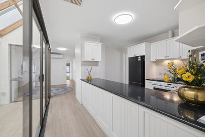 1/2 Wellington St