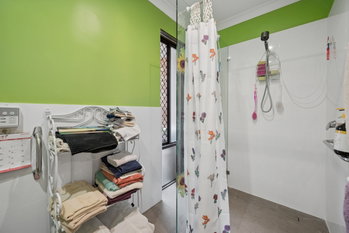 Listing image for 8 Majestic Court, THORNLIE  WA  6108