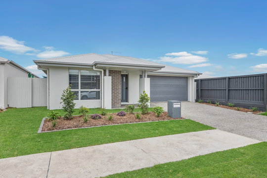 163 Tyndall Circuit, Banya