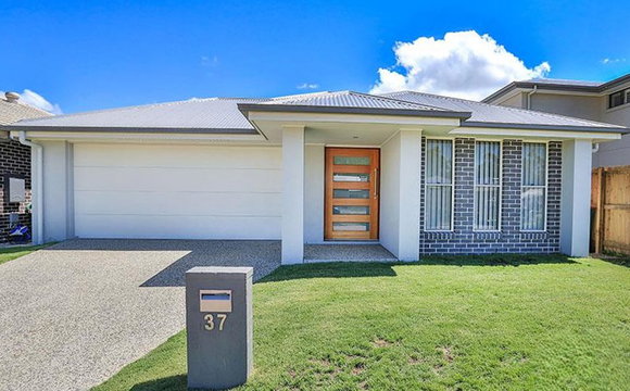 37 Gordon Cct, Warner