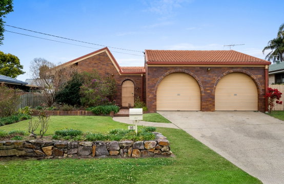 16 Pinewood Street, Redcliffe