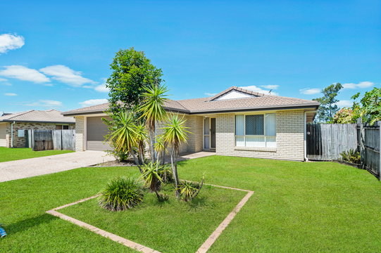 31 Renmark Cr, Caboolture South