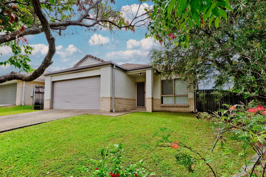 2 Cowper Ct, Rothwell