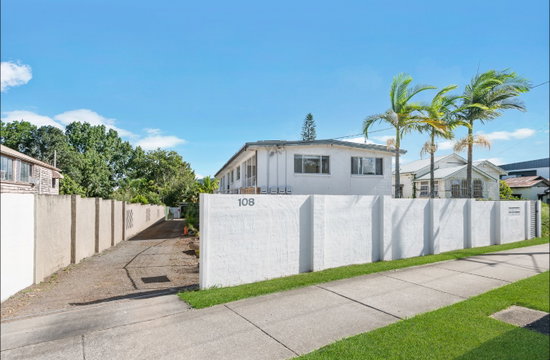 2/108 King Street, Caboolture