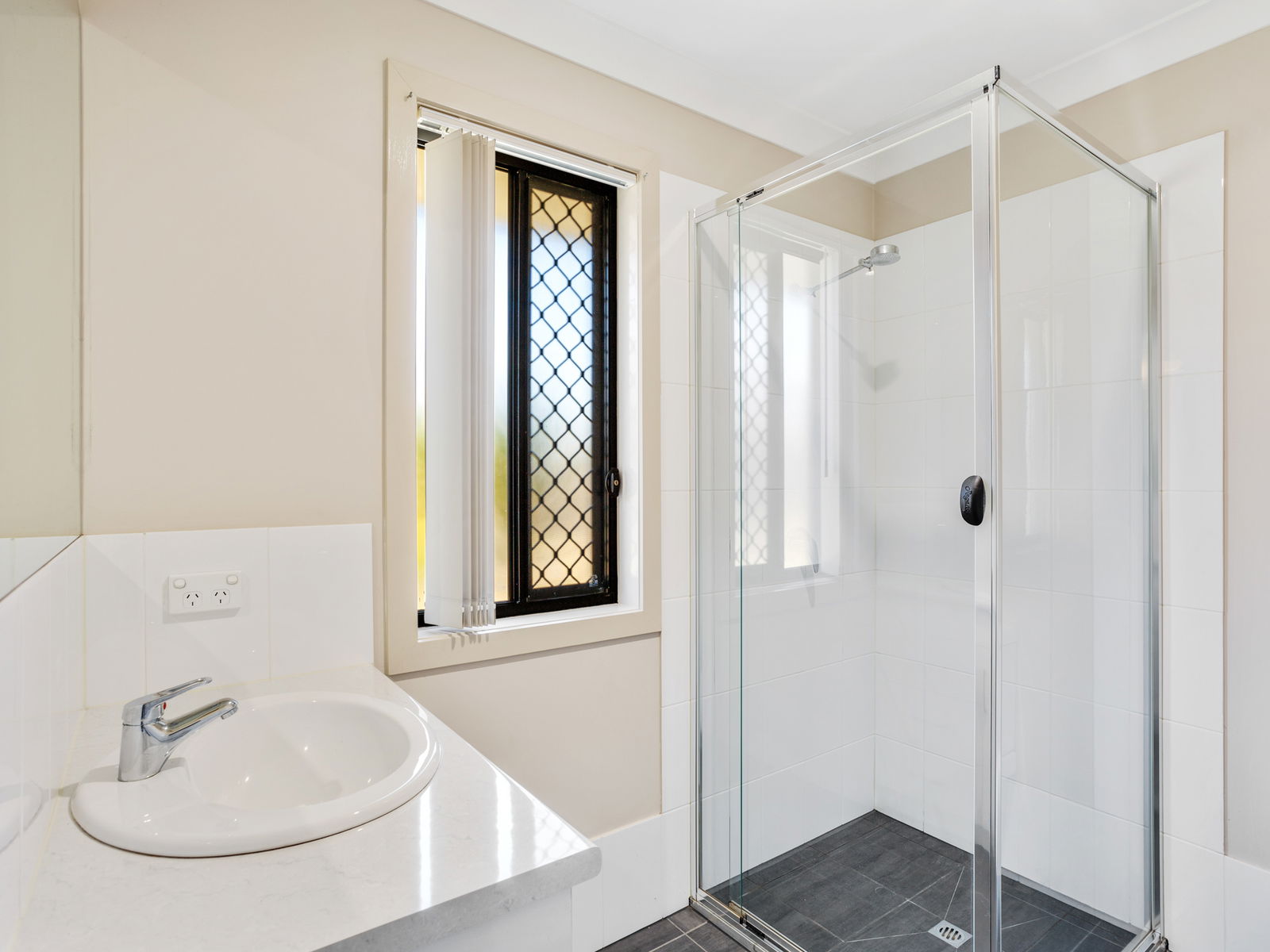 Listing image for 1/8 Innes Cres, Bundamba  QLD  4304
