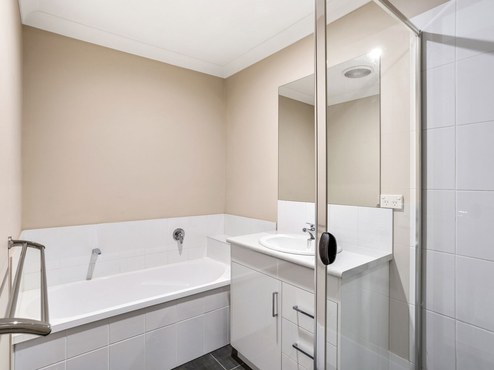 Listing image for 1/8 Innes Cres, Bundamba  QLD  4304
