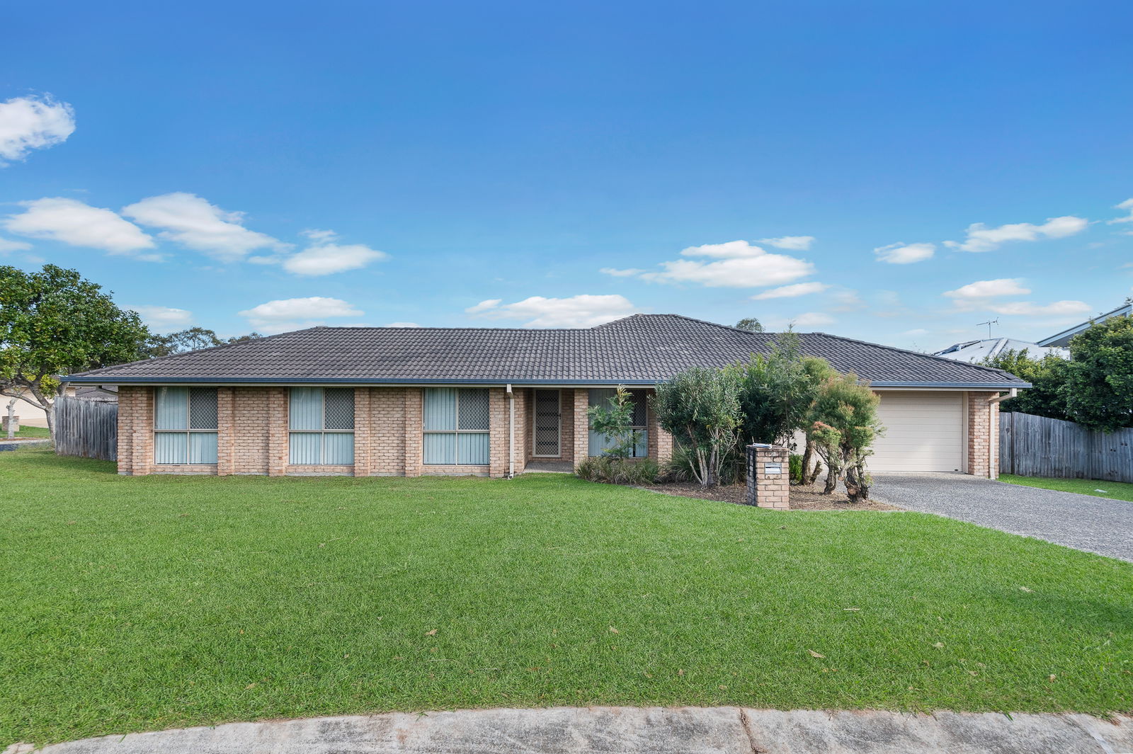 Listing image for 2 Outlook Ct, Kallangur  QLD  4503