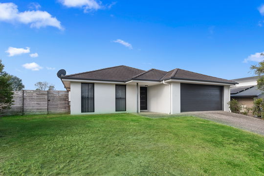 11 Moor Cct, Warner