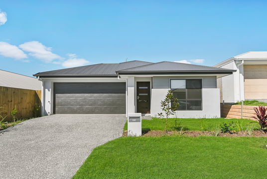 98 Falcon Circuit, Flagstone