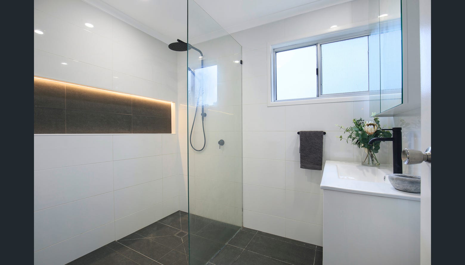 Listing image for 24 Cosway St, Hillcrest  QLD  4118