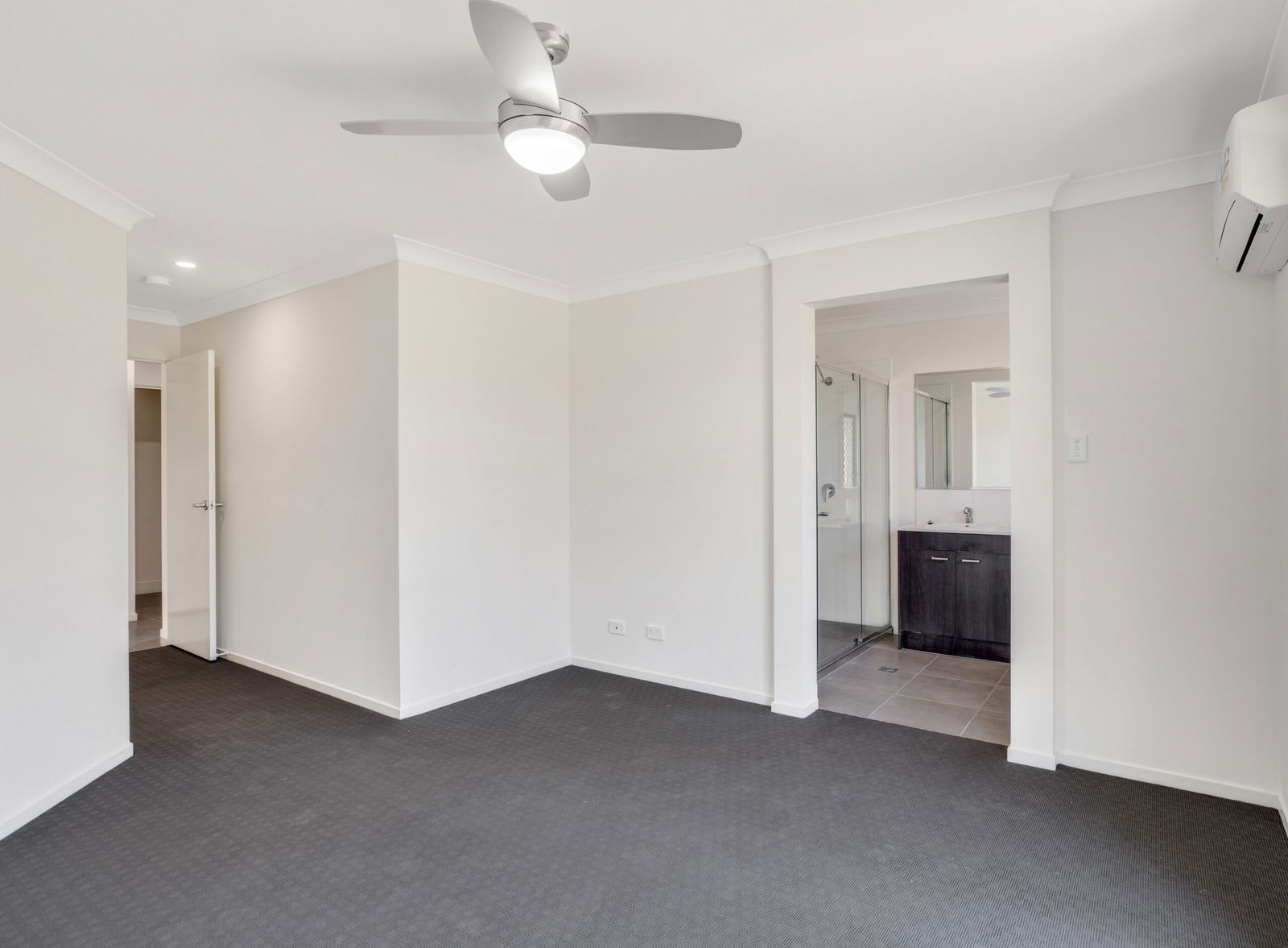 Listing image for 11 Niels Cres, Park Ridge  QLD  4125