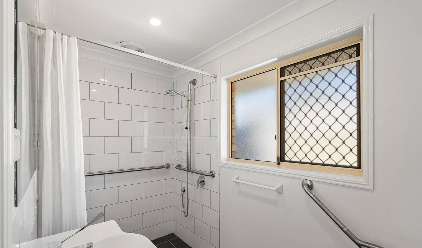 Listing image for 5 Huntington Court, Deception Bay  QLD  4508