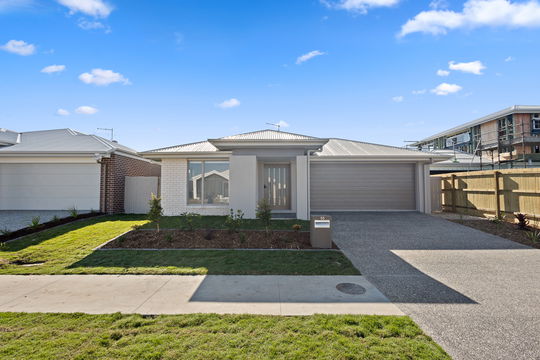 55 Conway Crescent, Banya
