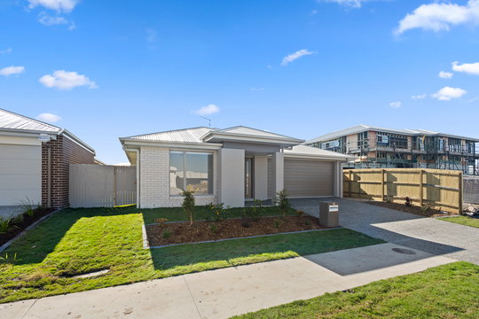 55 Conway Crescent, Banya
