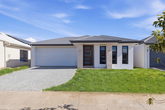 6 Monarch St, Caboolture South