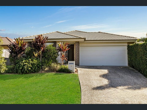 12 Mapleton Dr, North Lakes