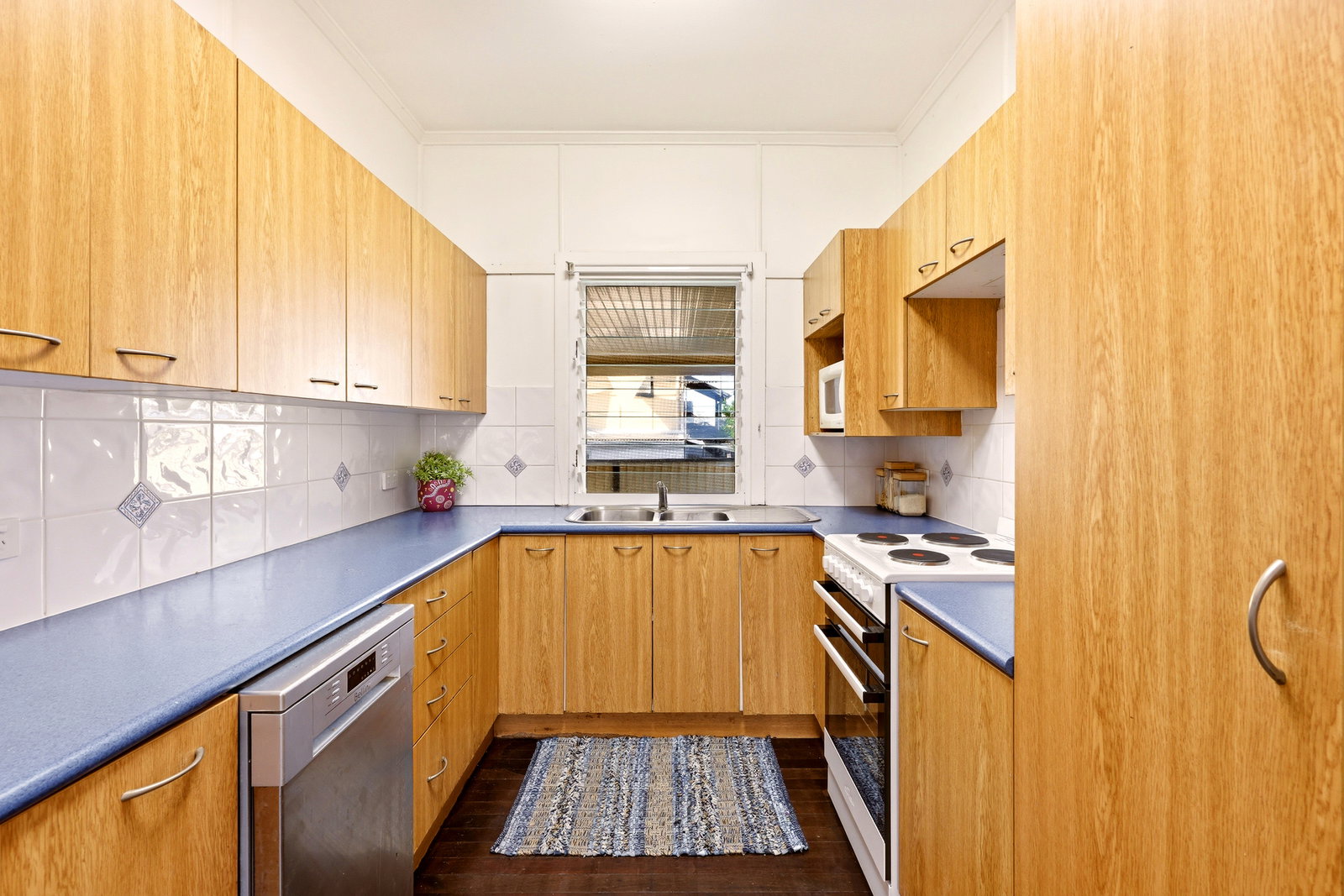Listing image for 27 Keenan Street, Margate  QLD  4019