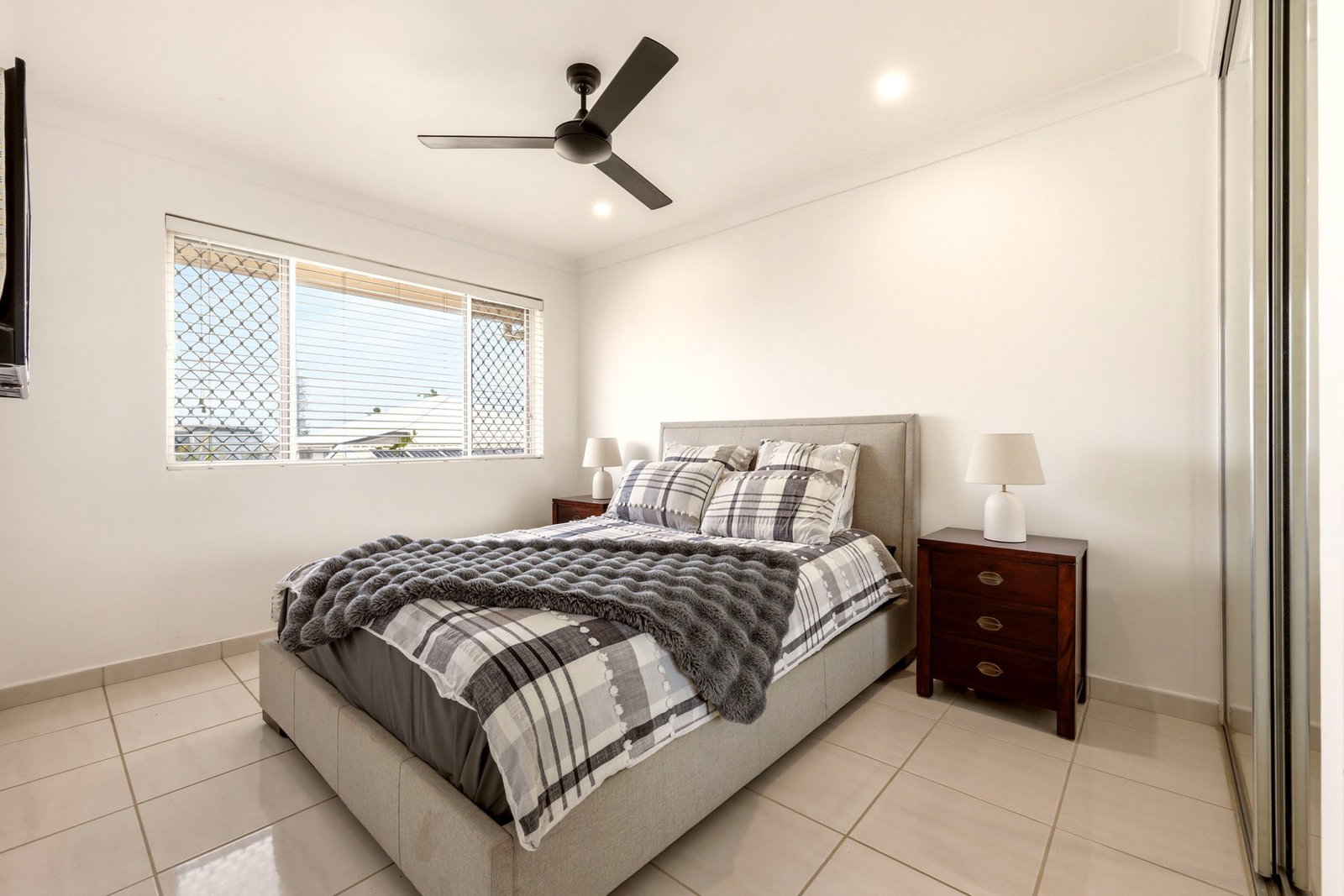 Listing image for 4/2 Osbourne Street, Scarborough  QLD  4020