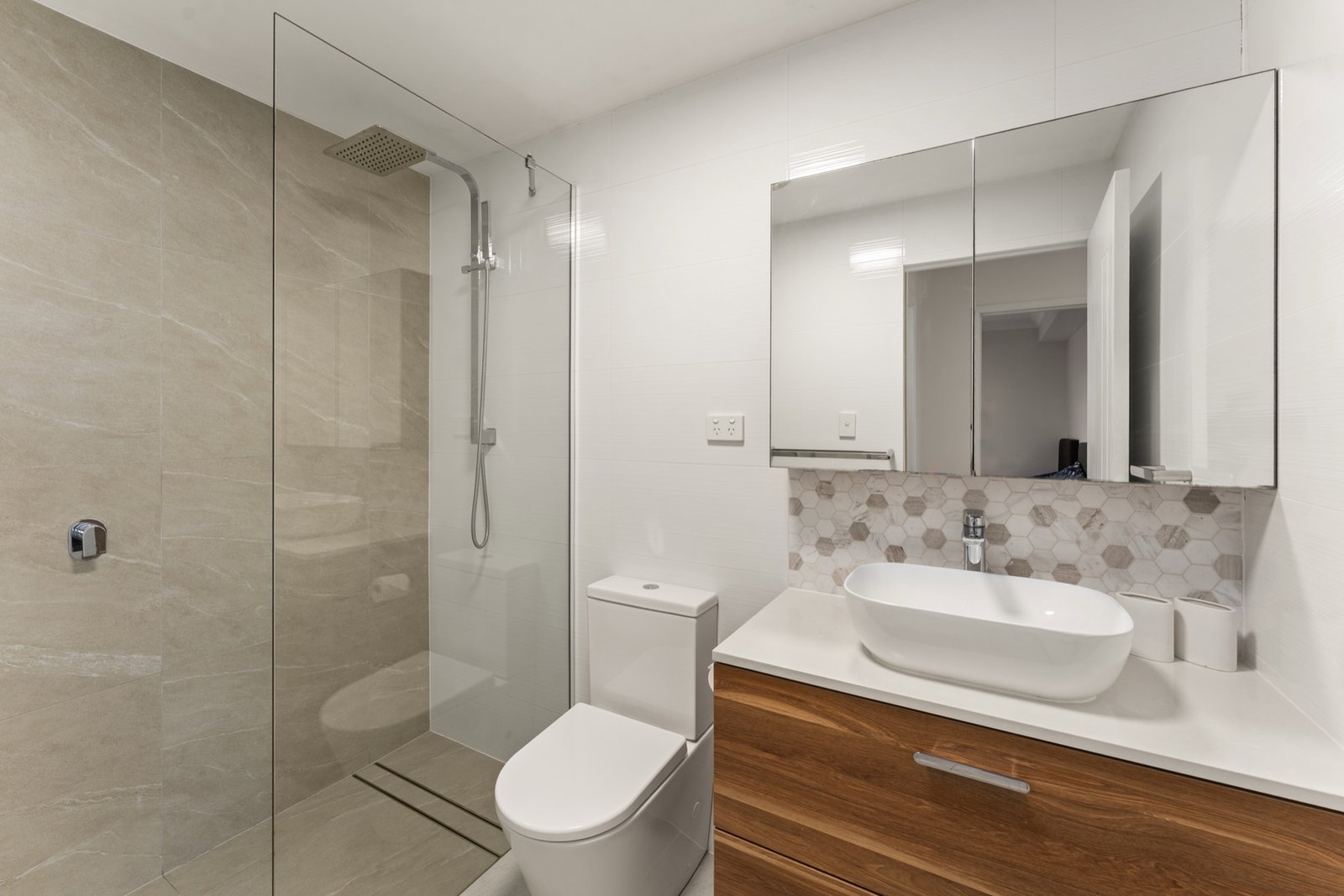 Listing image for 10/1-3 Sydney Street, Redcliffe  QLD  4020