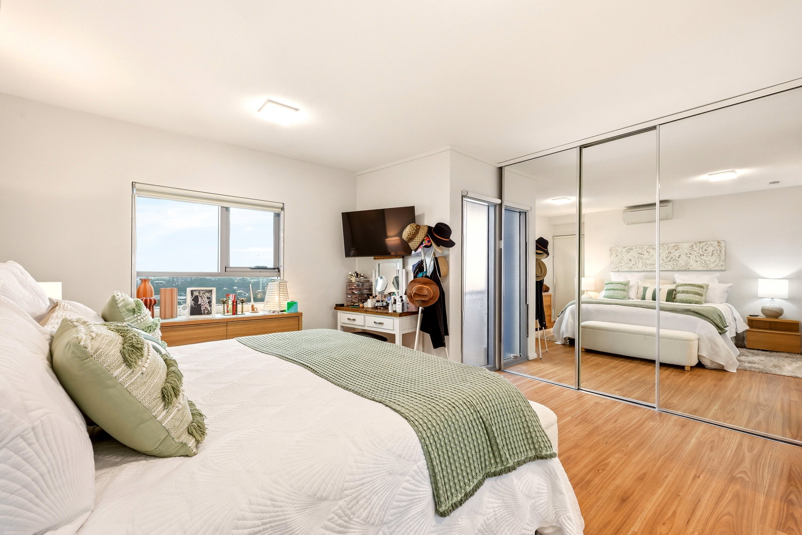 Listing image for 1004/185 Redcliffe Parade, Redcliffe  QLD  4020