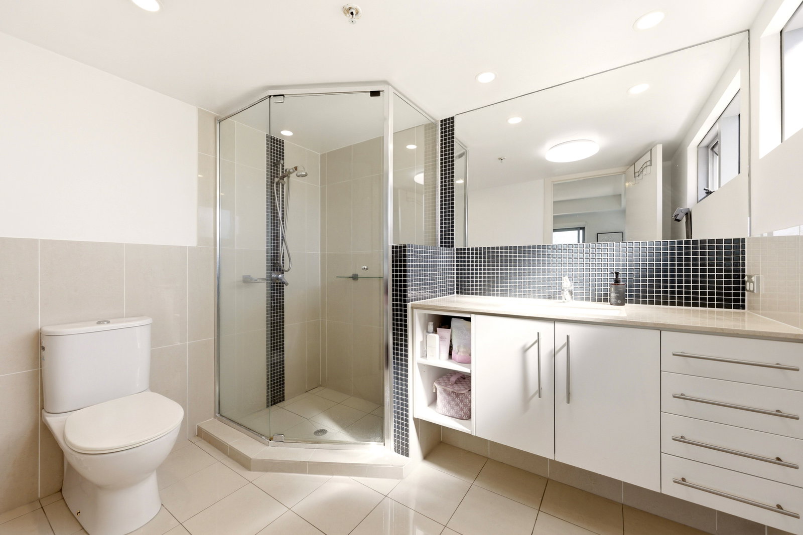 Listing image for 203/185 Redcliffe Parade, Redcliffe  QLD  4020