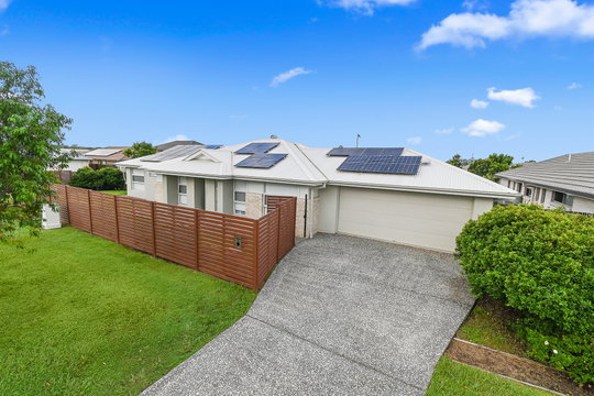 2 Berry St, Caboolture South