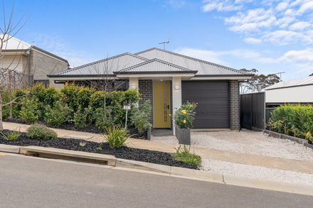 25 Blue Gum St, Mount Barker