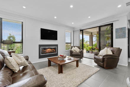 26 Lloyd Crescent, Littlehampton