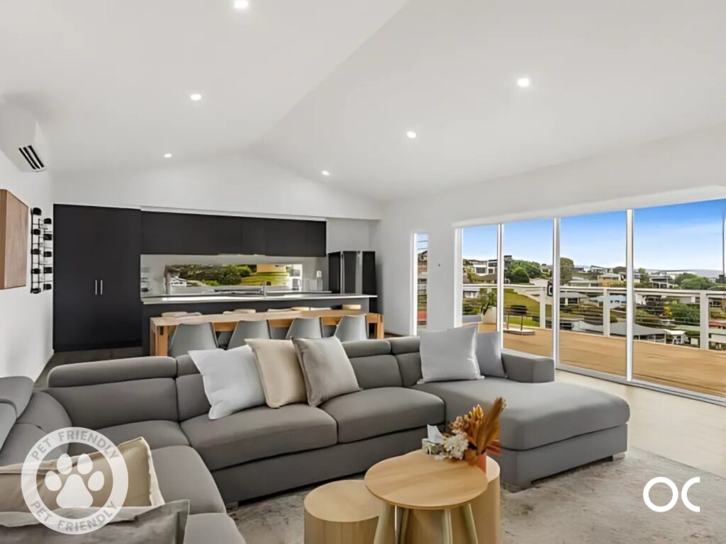 Pet-friendly living area at Allawah holiday rental with coastline views in Encounter Bay
