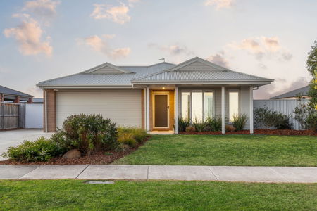 32 Waterloo Plains Crescent