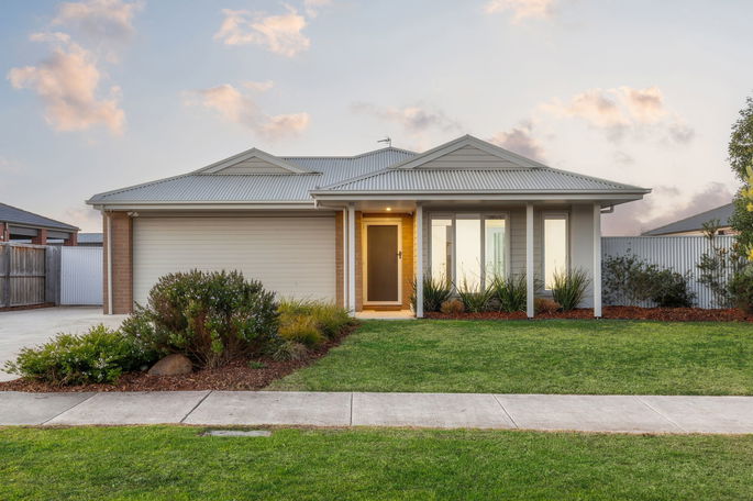 32 Waterloo Plains Crescent