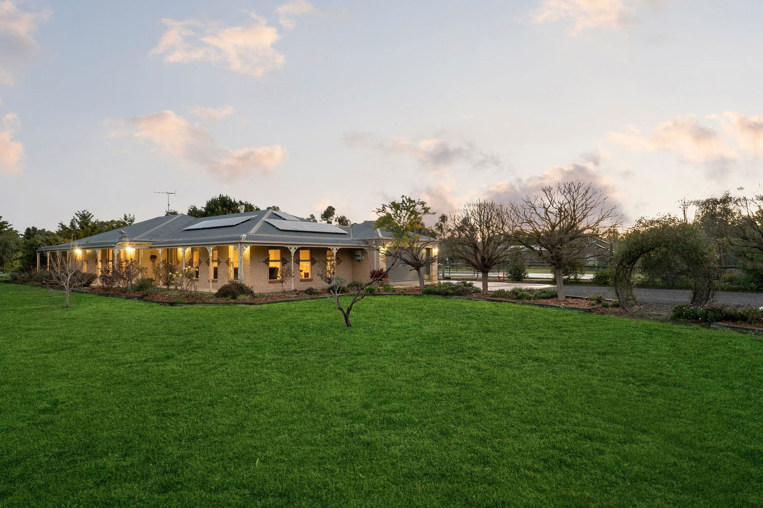 Listing image for 1 Connors Crescent, BANNOCKBURN  VIC  3331