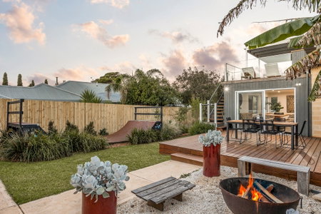 6 Banksia Close