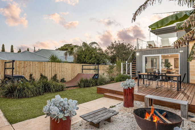 6 Banksia Close