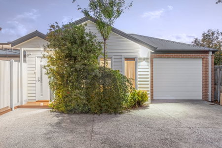 2/27 Kalimna Street