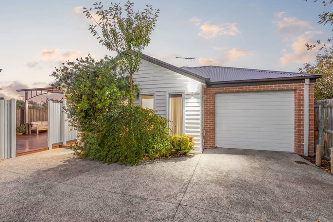 2/27 Kalimna Street