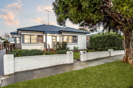 1/8 Donald Street