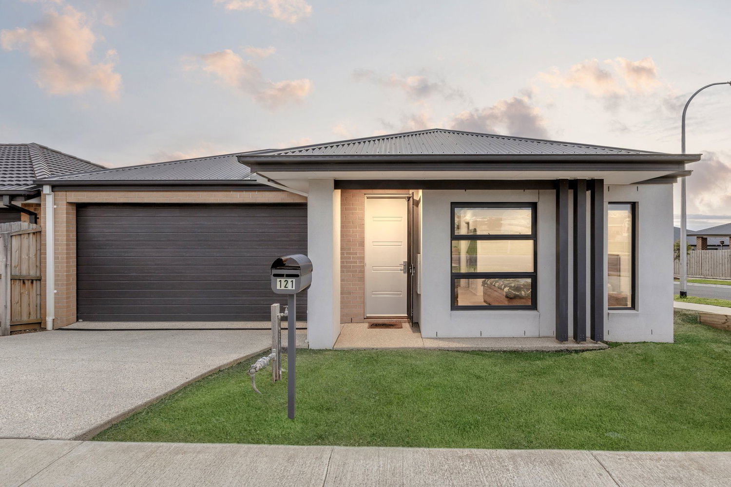 Listing image for 121 Kensington Road, LEOPOLD  VIC  3224