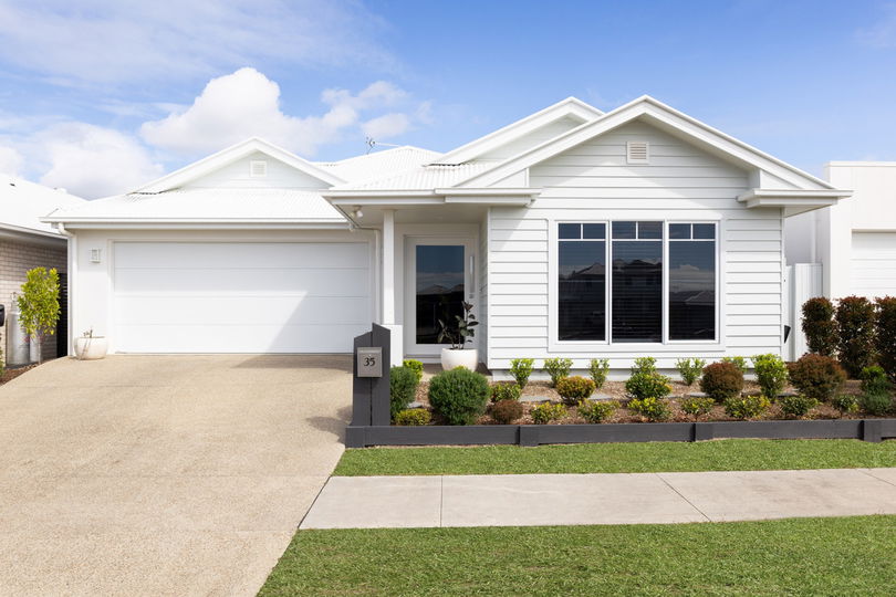 35 Lamington Crescent