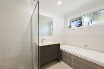 Listing image for 21 Hillview Crescent, Little Mountain  QLD  4551