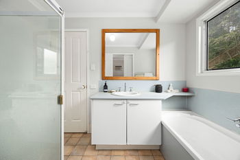 Listing image for 9 Applegum Drive, Little Mountain  QLD  4551