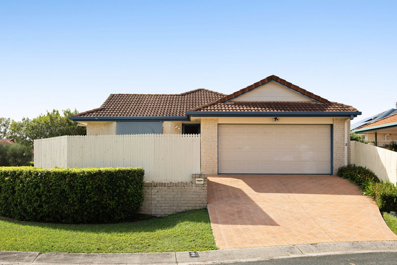 2 Gardens Square