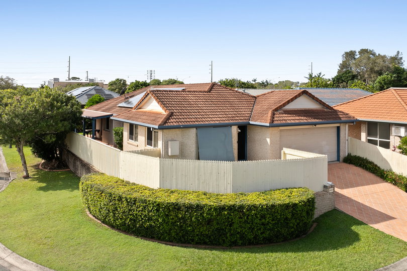 2 Gardens Square