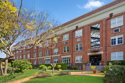 90/53 Vernon Terrace